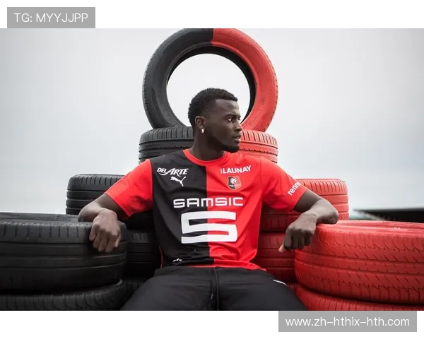 雷恩俱乐部球衣款式与色调历史演变回顾